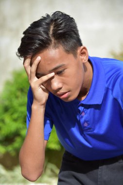 Mutsuz Bir Genç Çocuk