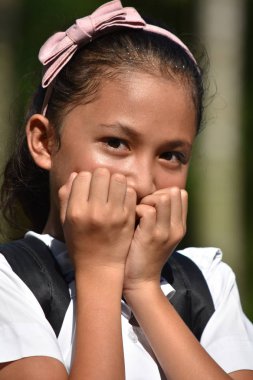 Çeşitli Kız Öğrenci Korkuyor