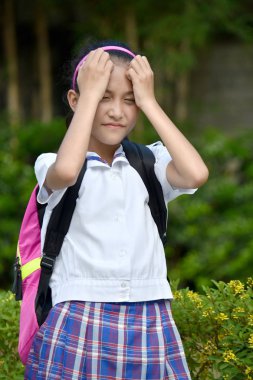 Endişeli Genç Filipinli Kız Öğrenci