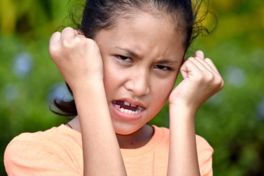 Asyalı Genç Ve Öfke