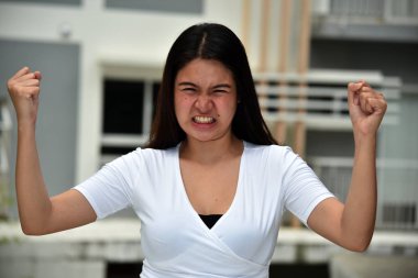 Bir Kadın Ve Kaslar