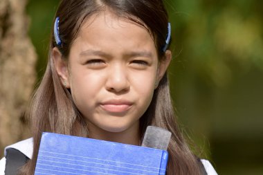 Unemotional Pretty Diverse Kız Öğrenci