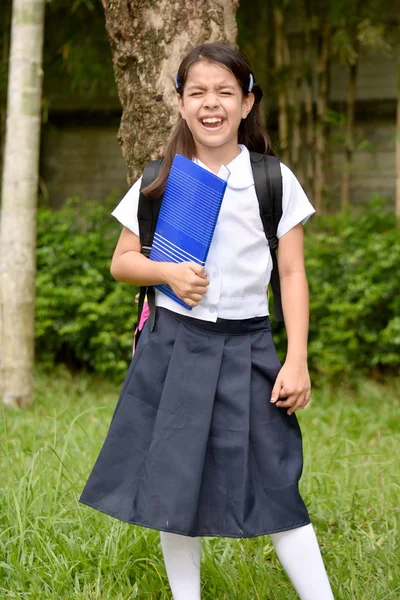 Jeune asiatique fille étudiant sous stress portant uniforme avec cahiers — Photo