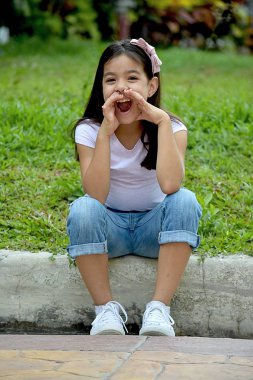 Genç Asyalı Kız Shouting