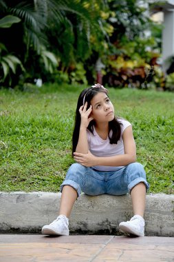 Petite Asyalı Kız Bir Karar verme