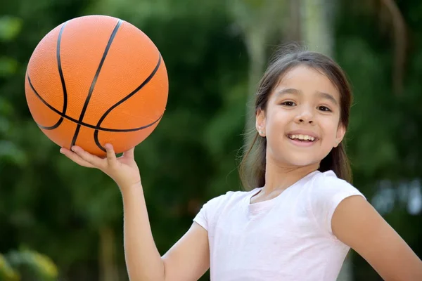 Mutlu Kadın Atlet Çocuk Basketbolcu Basketbol ile