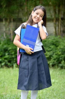 Çeşitli Çocuk Kız Öğrenci Ve Mutluluk Not Defterleri ile Üniforma Giyen
