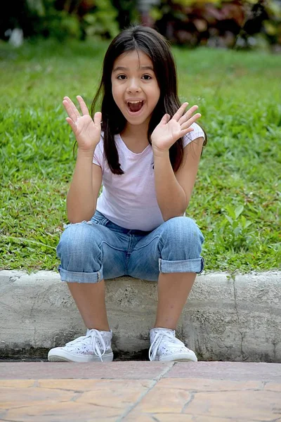 Bir Sürpriz Kadın Tween