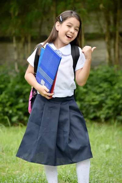 School Girl And Happiness Memakai Seragam Dengan Notebooks — Stok Foto