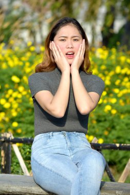 Ürküyor genç çeşitli yetişkin kadın