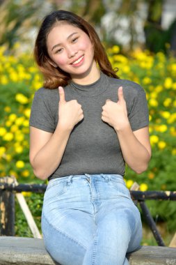 Gururlu Bir Genç Kadın