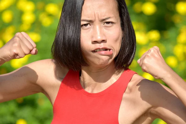 Een boos volwassen vrouwtje — Stockfoto