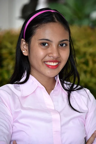 Sonriendo joven diversa hembra — Foto de Stock