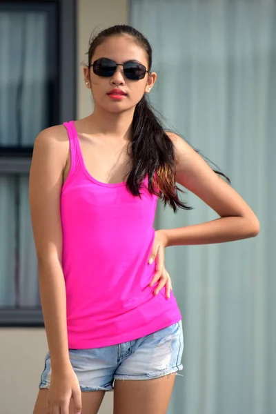 Chica con el pelo largo — Foto de Stock