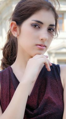 Çekici Perulu Kadın Düşünme