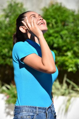 Çekici kadın ve kahkaha