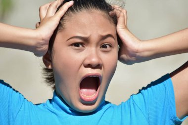 Endişeli bir yetişkin erkek