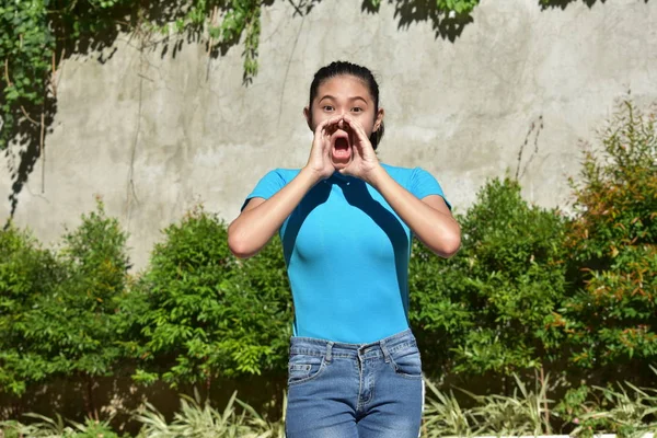 Una hembra adulta gritando —  Fotos de Stock