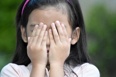 Utanç Verici Genç Filipinli Ergen