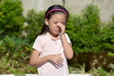 Ağlayan Petite Çeşitli Kişi