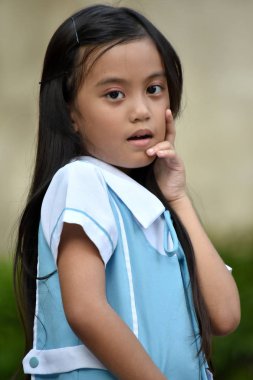 Ciddi kız öğrenci