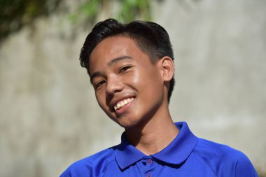 Gülümseyen bir azınlık erkek