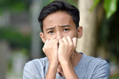 A Fearful Asya Erkek