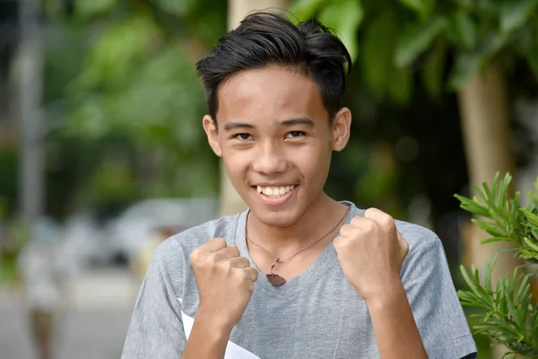 Louco bonito asiático adolescente menino — Fotografia de Stock