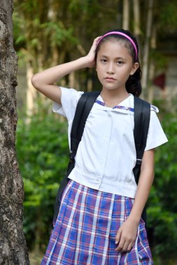 Genç Filipinli Kız Öğrenci Hafıza Sorunları