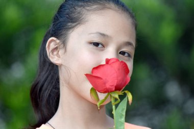 Çiçekli Güzel Sevimli Asyalı Kişi