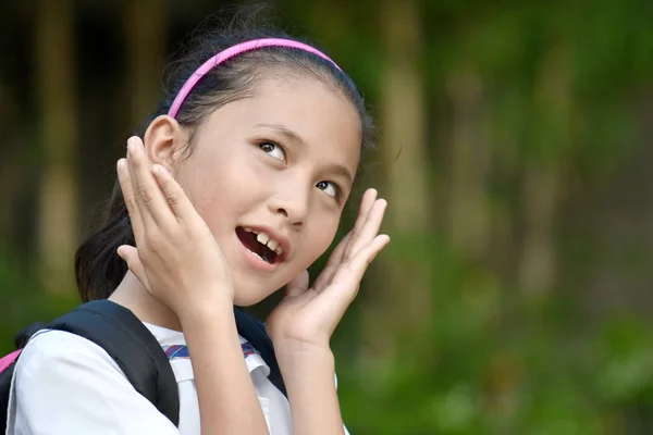 Murid-murid SMP Cute Minority yang terkejut dengan buku-bukunya — Stok Foto