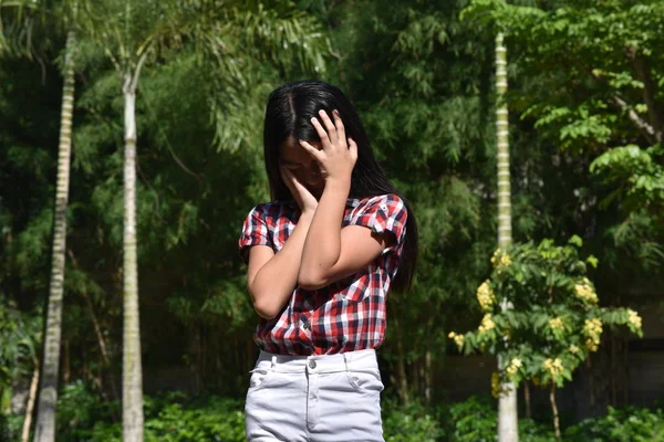 Une fille philippine anxieuse — Photo