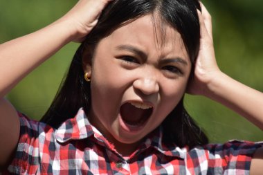 Stresli bir kadın çocuk.