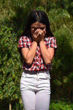 Ağlayan Bir Kadın Cılız