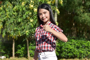 Mutlu Genç Kadın Tween