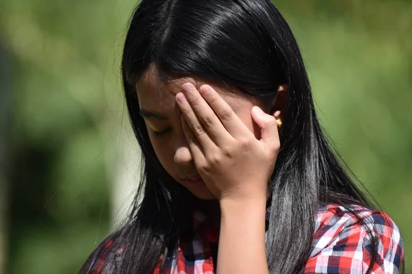Triste hermosa filipina chica —  Fotos de Stock