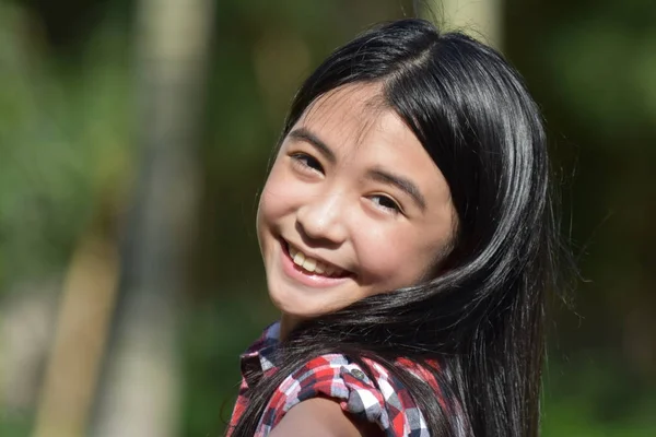 美丽的亚洲女孩微笑 — 图库照片