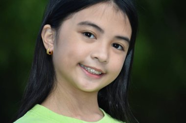 Gülümseyen Genç Çeşitli Kız