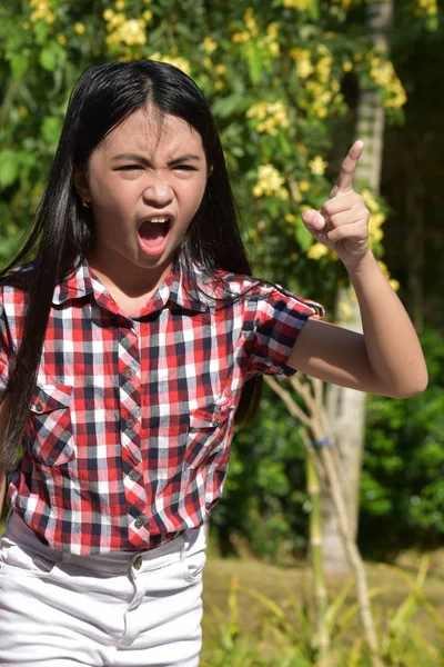 Rozrušená mladá Filipina dívka — Stock fotografie