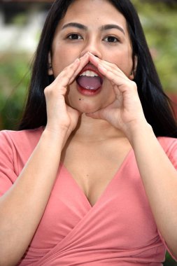 Çekici Bir Kadın Konuşma