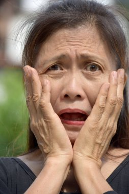 Şok bir kadın kıdemli