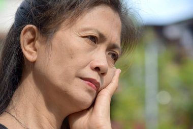 Üzgün Kadın Kıdemli Granny