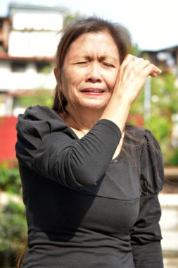 Yaşlı Asyalı Kadın Kıdemli Ağlama