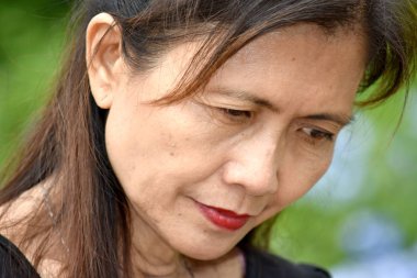 Mutsuz Kıdemli Asya Büyükanne