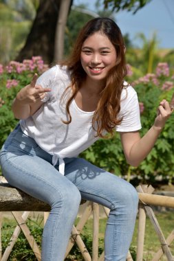 Victorious Pretty Filipina kişi