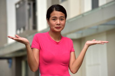 Bir kararsız yetişkin kadın