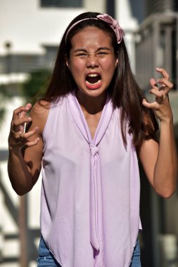 Genç çeşitli yetişkin kadın ve anksiyete