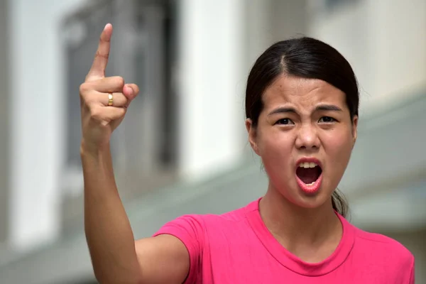 迷人的菲律宾成年女性和愤怒 — 图库照片