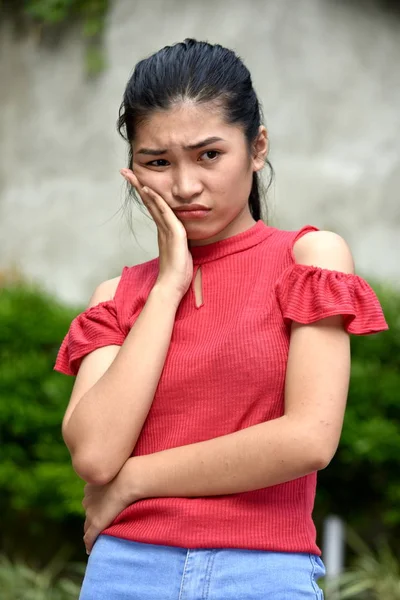 Güzel Filipina kız ve karışıklık — Stok fotoğraf