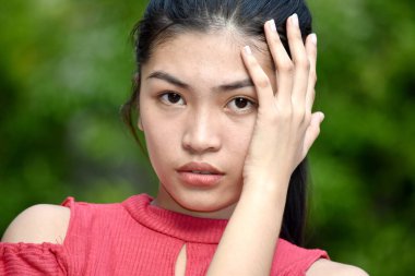 Bir endişeli kız gençlik